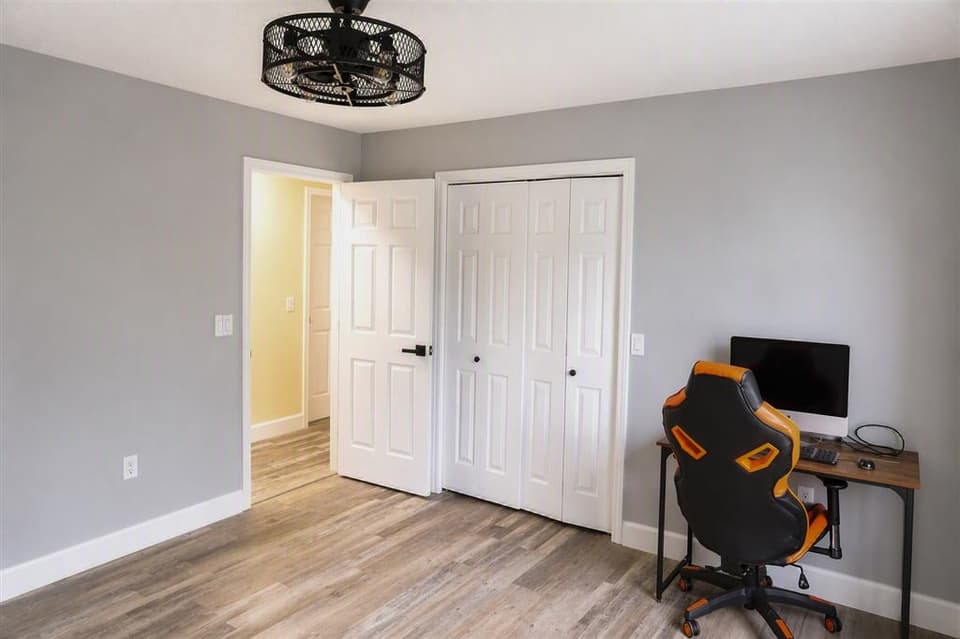 455 Stone Street, photo 17 of 36