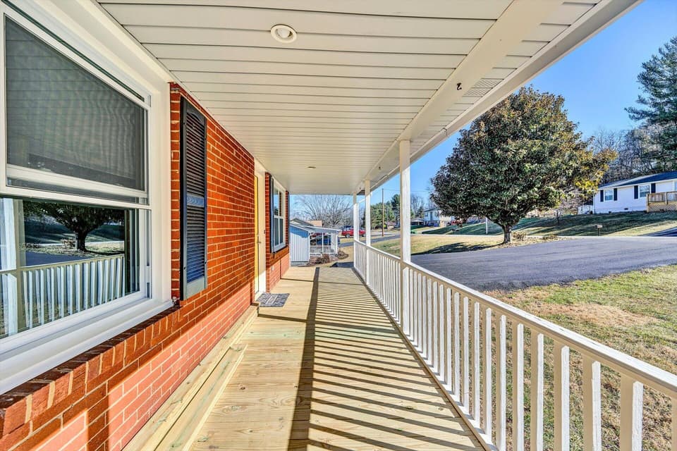 1395 Wall St NW, photo 3 of 28