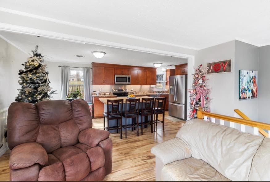60 Betty Drive, photo 9 of 40