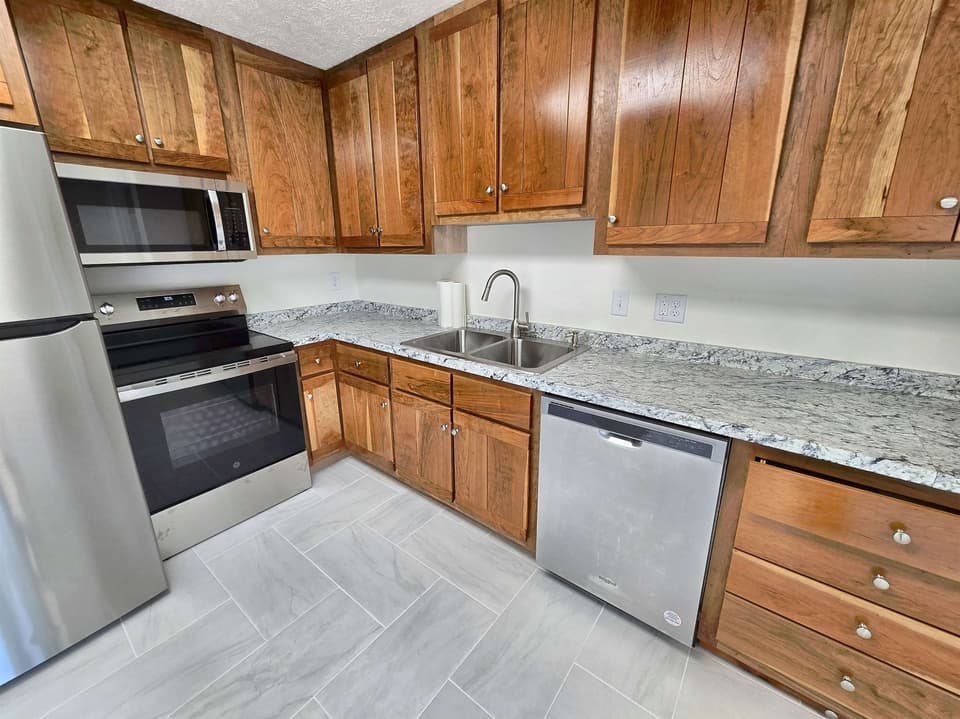 1260 King Street, photo 10 of 29