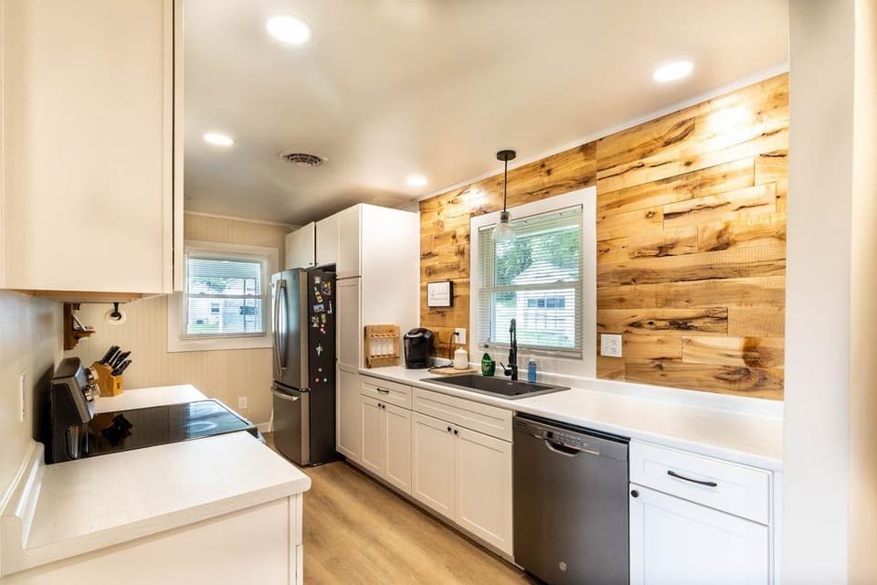 1380 Rigby Street, photo 22 of 32
