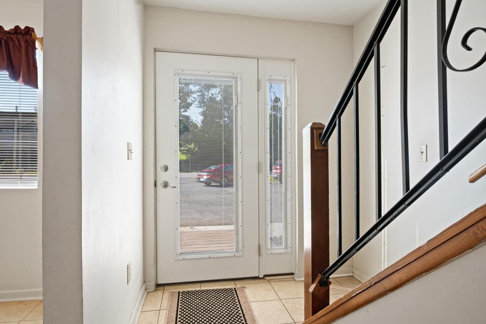 2596 Glade Drive SE, photo 2 of 24