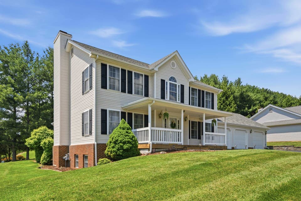 55 Sapphire Avenue, photo 3 of 40