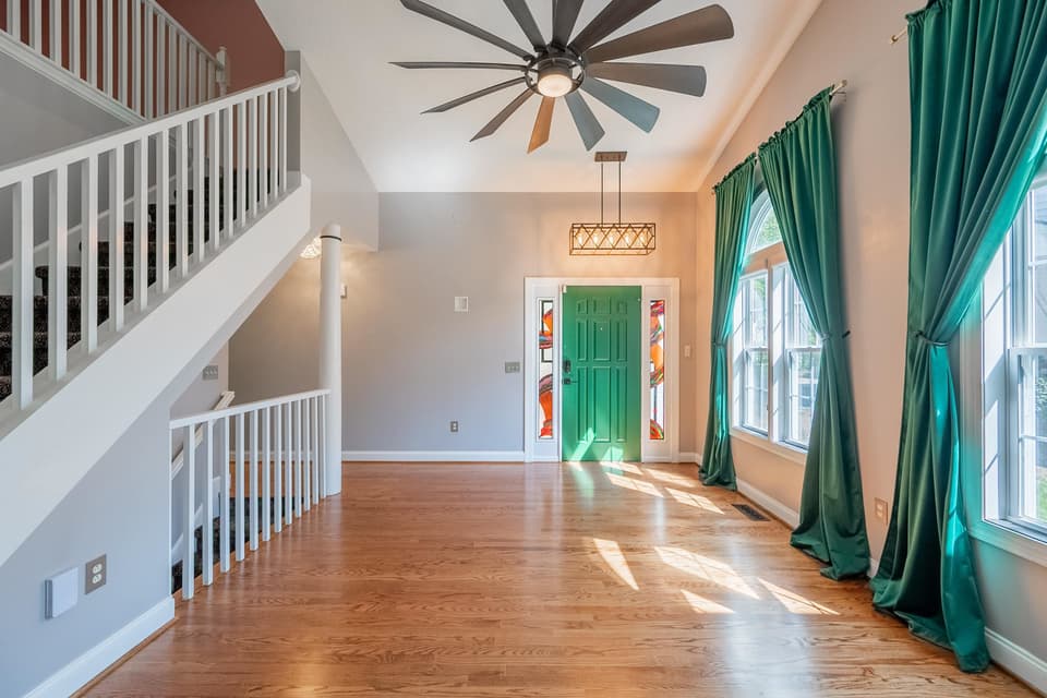 1095 Red Leaf Court, photo 10 of 40