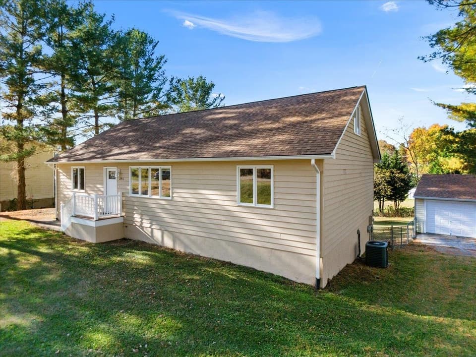 395 Cherokee Drive, photo 7 of 40