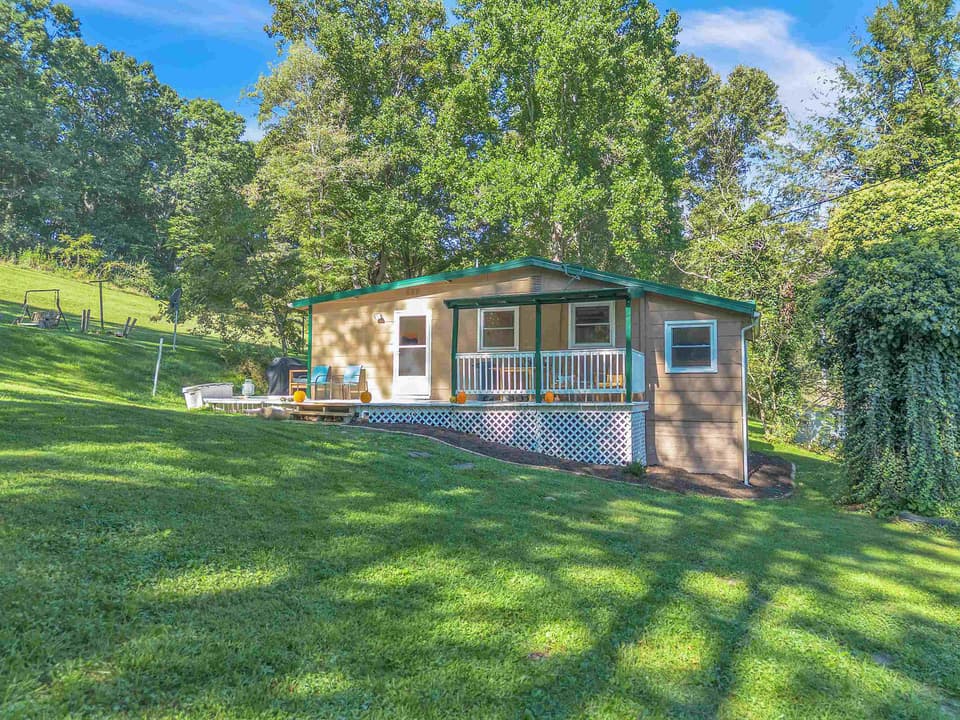 2617 Beech Spring Lane, photo 2 of 40