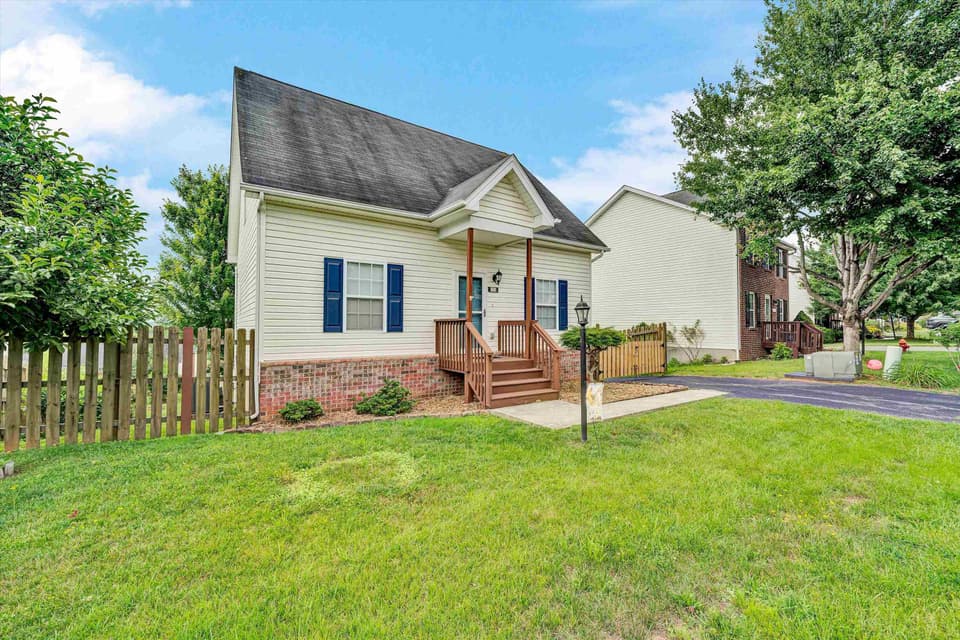 135 Wistaria Drive, photo 3 of 40