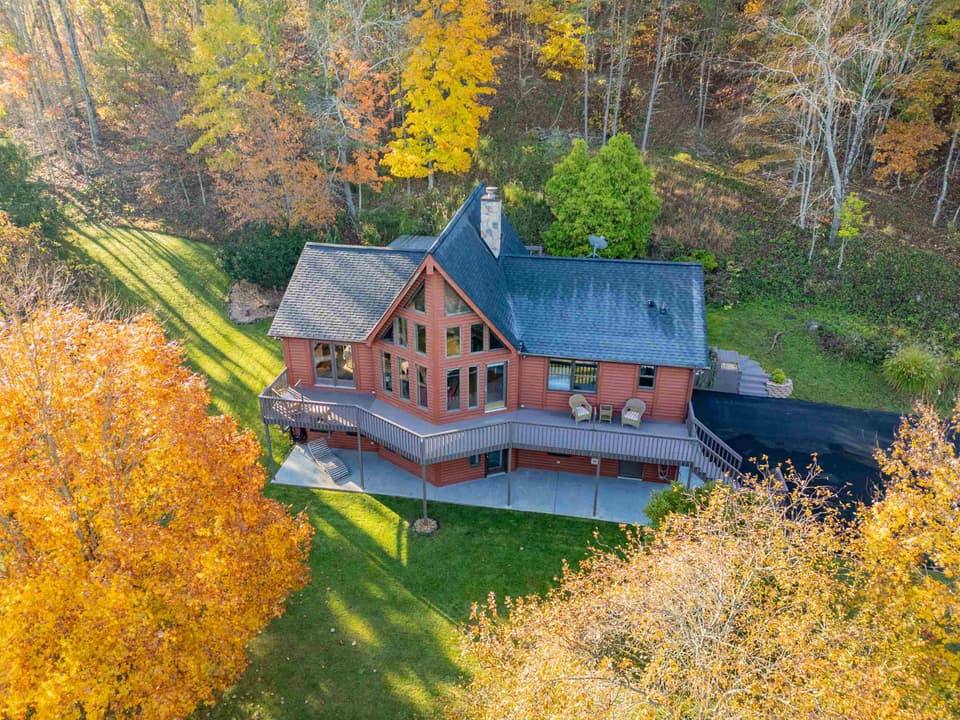 3212 Eaglebrook Road, photo 2 of 40