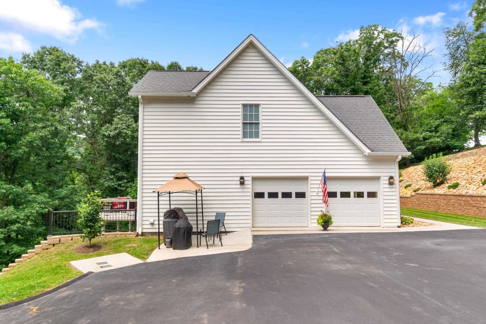 2130 Lubna Drive, photo 13 of 40