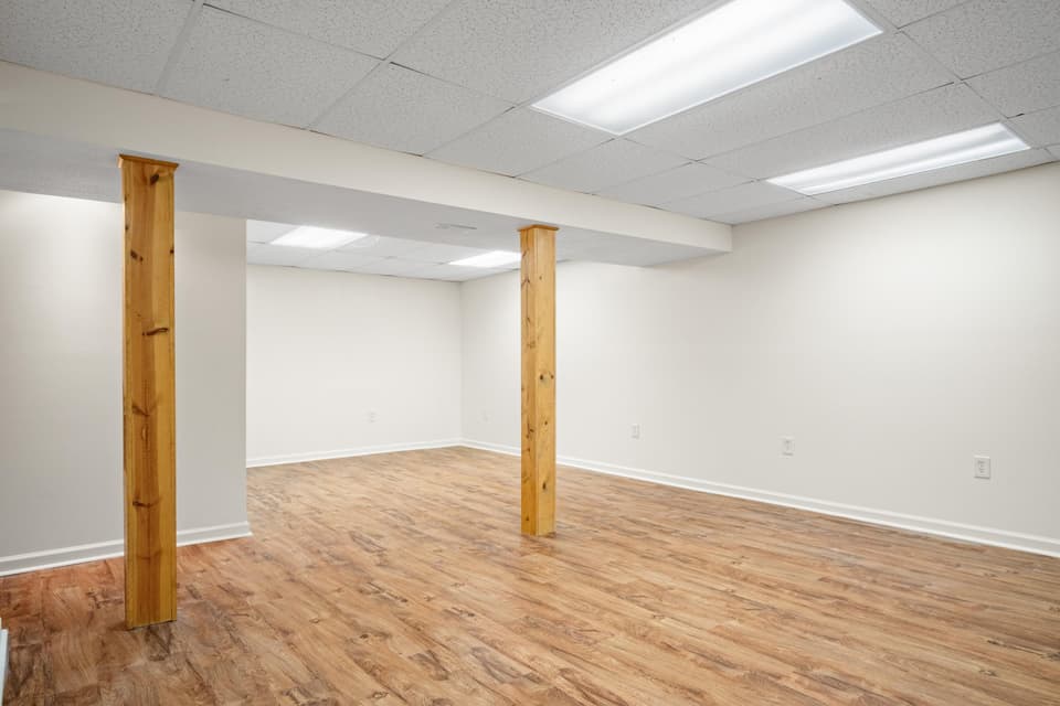 1305 Chestnut Drive, photo 29 of 40