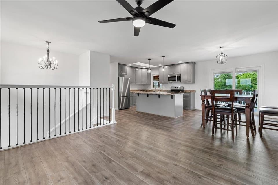120 SE Howery Street, photo 14 of 40