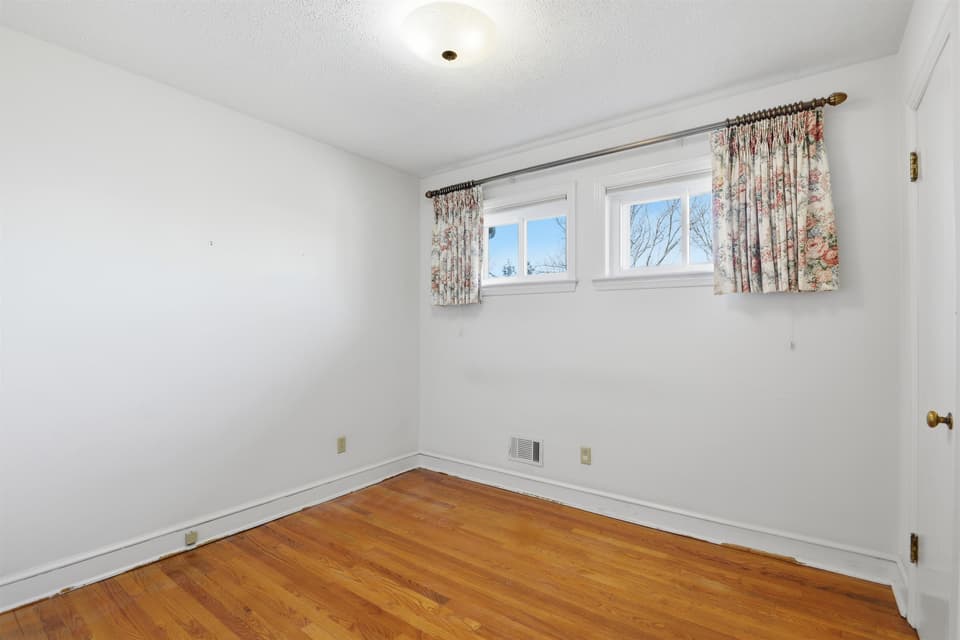 604 E Main Street, photo 22 of 40