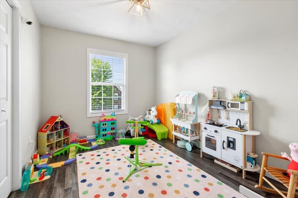 150 Sage Lane, photo 12 of 32