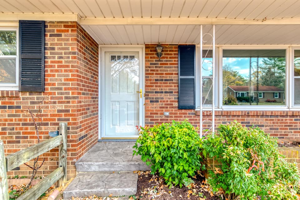 345 Maple Drive, photo 4 of 40