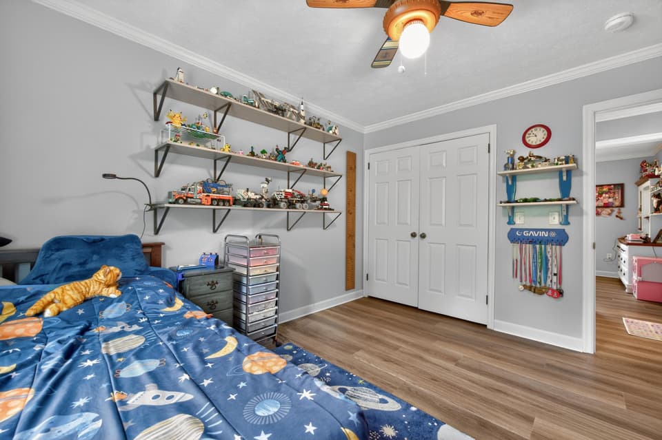 435 Tomahawk Drive, photo 9 of 40