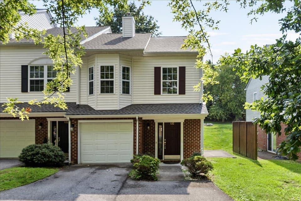 1215 Orange Leaf Court, photo 2 of 40