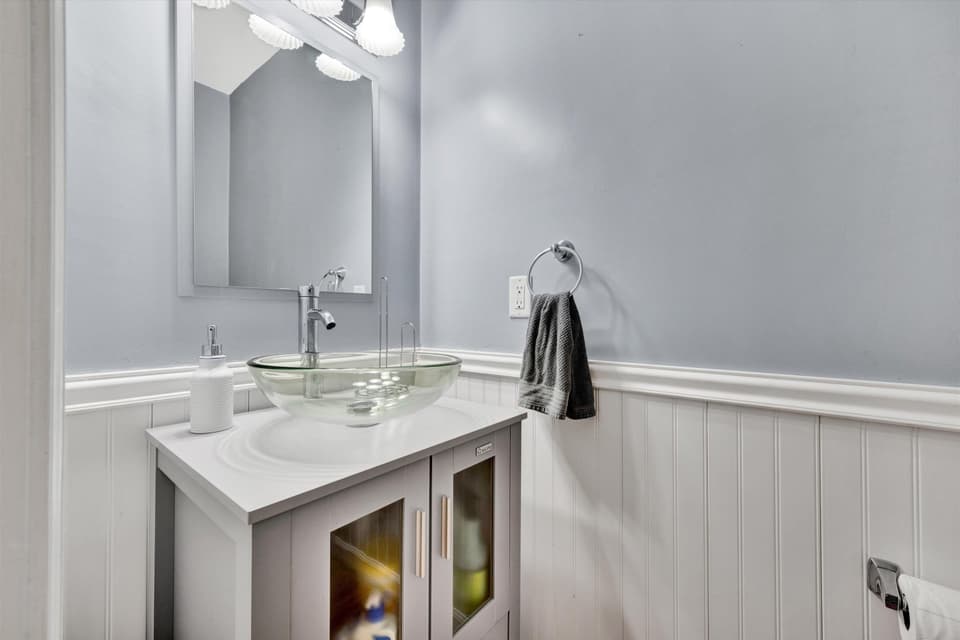 135 Sapphire Avenue, photo 26 of 40