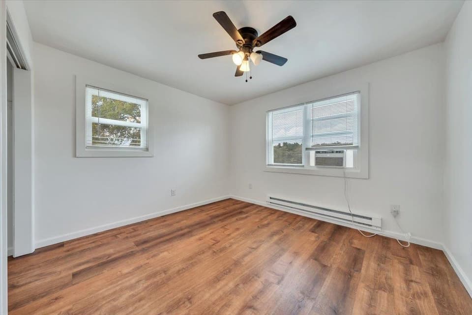 935 NE Depot Street NE, photo 14 of 26