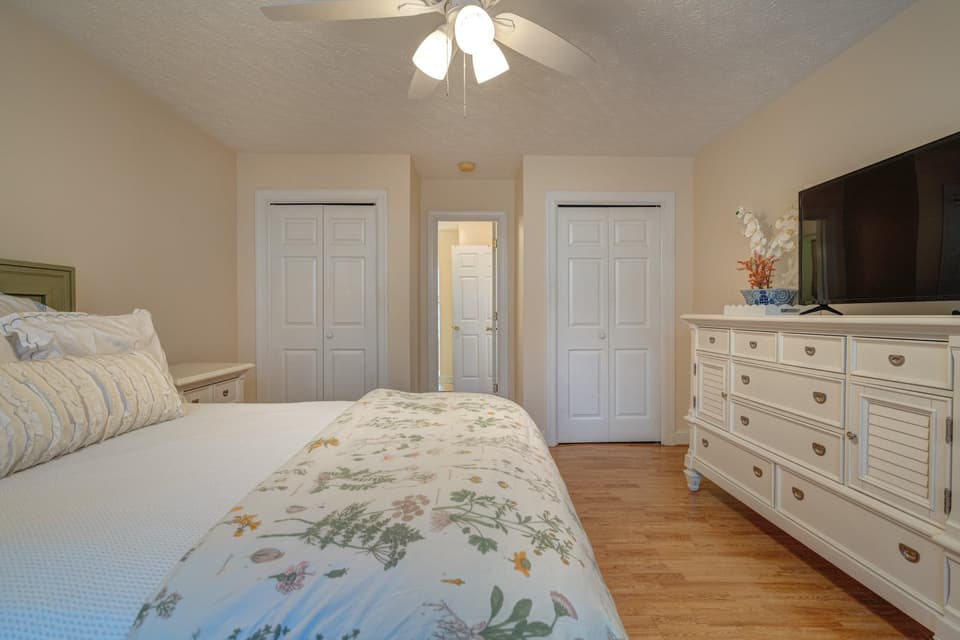 250 Silver Leaf Drive, photo 10 of 40