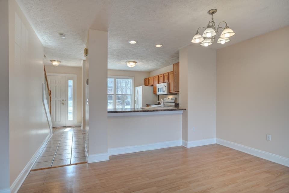825 Oaktree Boulevard, photo 20 of 32