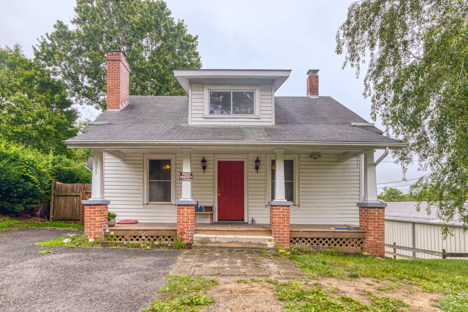 855 E Main St, photo 2 of 35