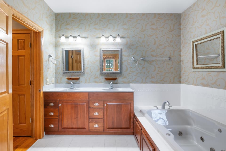 2360 Lake Vista Drive, photo 22 of 40