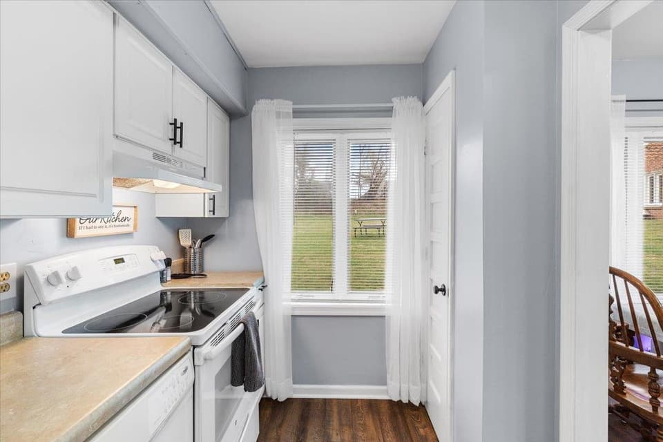 229 Lester Place, photo 12 of 40