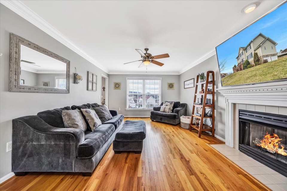735 George Edward Via, photo 9 of 38