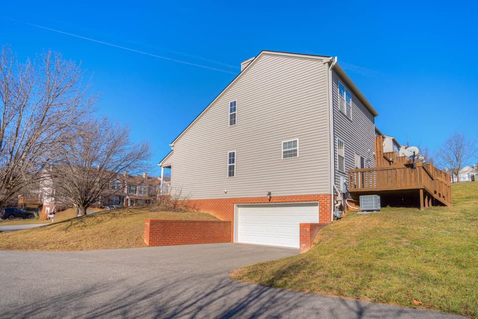 185 Blue Leaf Drive, photo 8 of 40