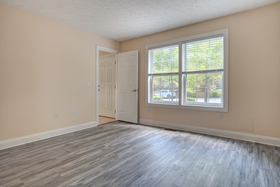 1025 Oaktree Boulevard, photo 18 of 33