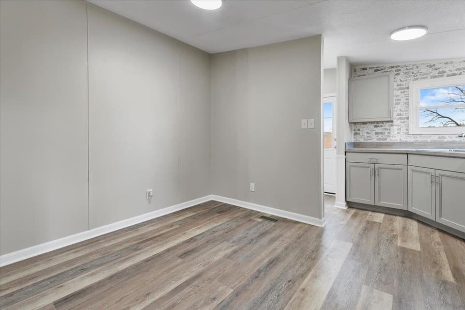 505 North Drive NE, photo 12 of 40