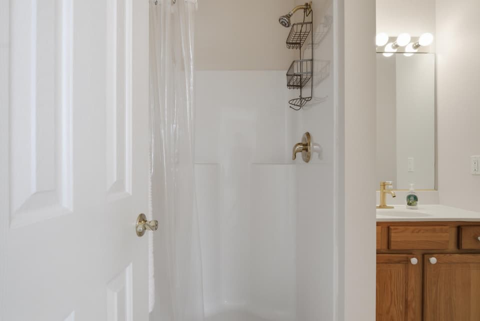 565 Oaktree Boulevard, photo 27 of 31