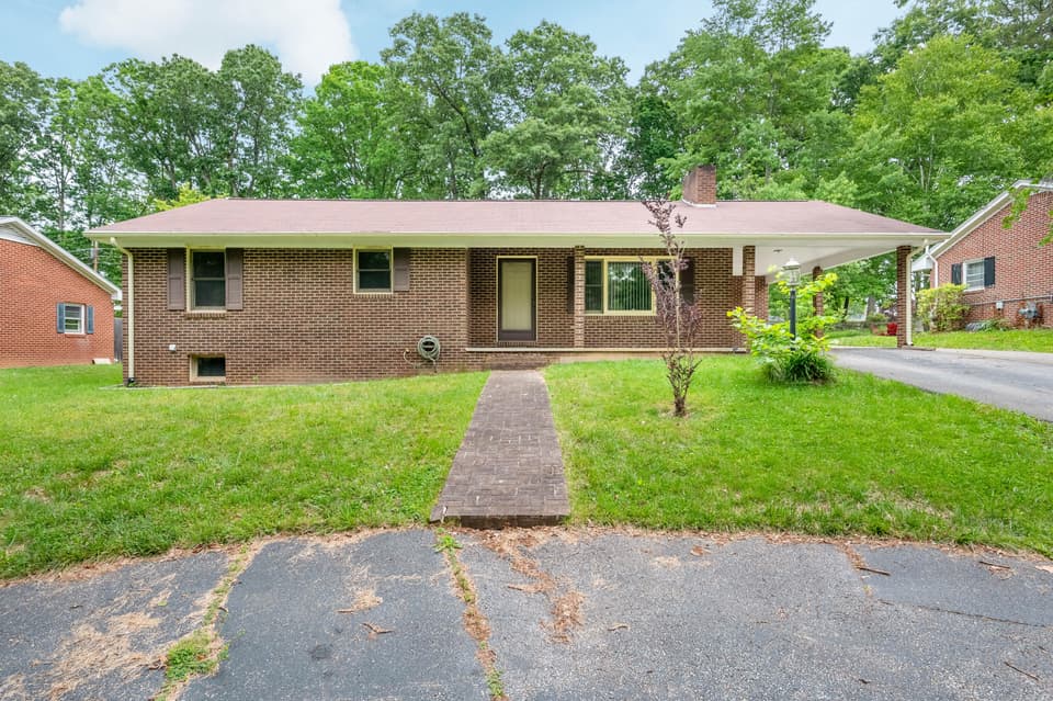 420 Overhill Rd SE, photo 3 of 34
