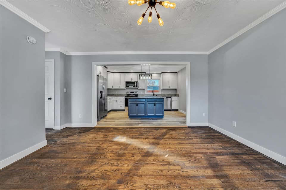 4090 Roanoke St, photo 10 of 36
