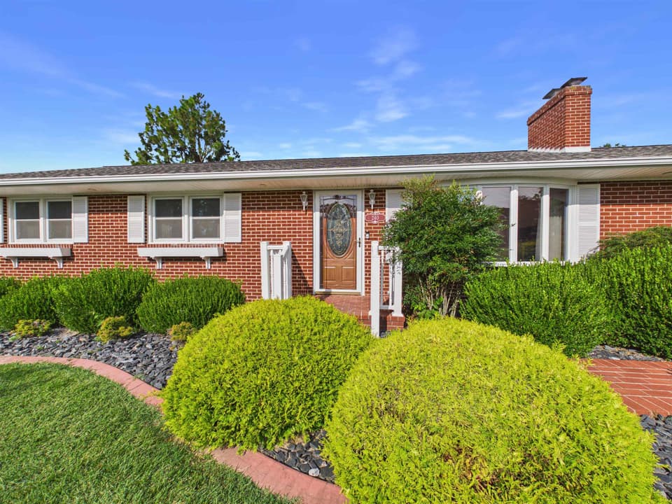 240 Walnut Drive, photo 4 of 40