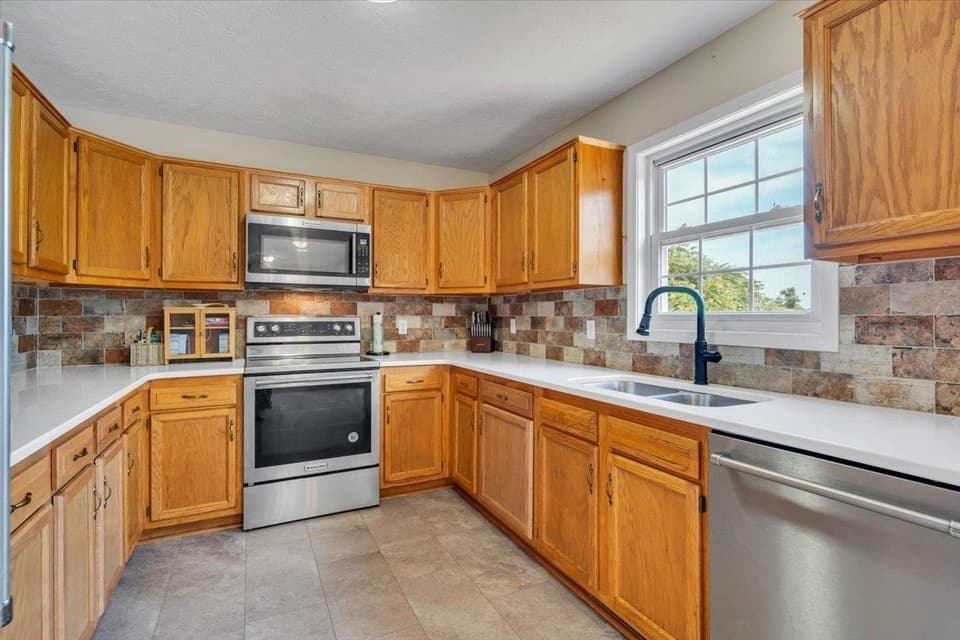 20 Wood Ridge Drive, photo 9 of 40