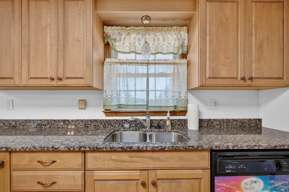 350 Teel Street, photo 23 of 40