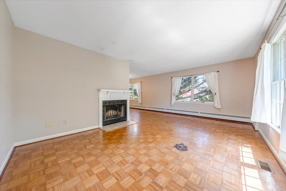 765 W Main Street, photo 4 of 40