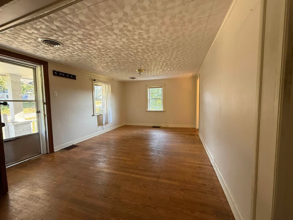 945 Montgomery Street, photo 7 of 31