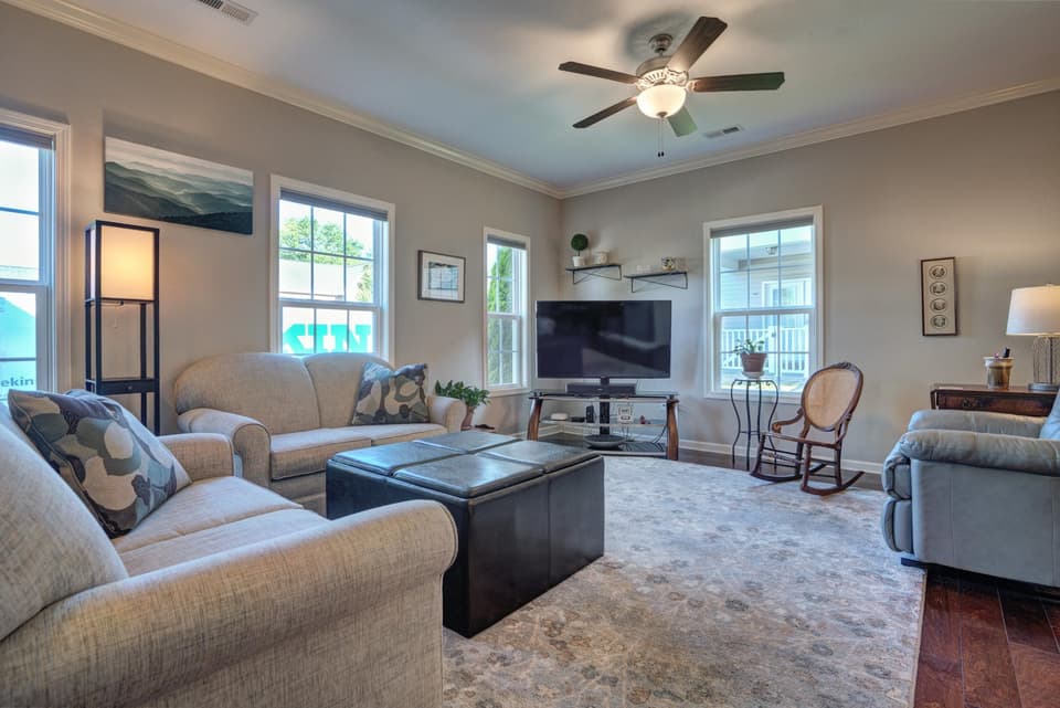 150 Roudabush Drive, photo 8 of 34