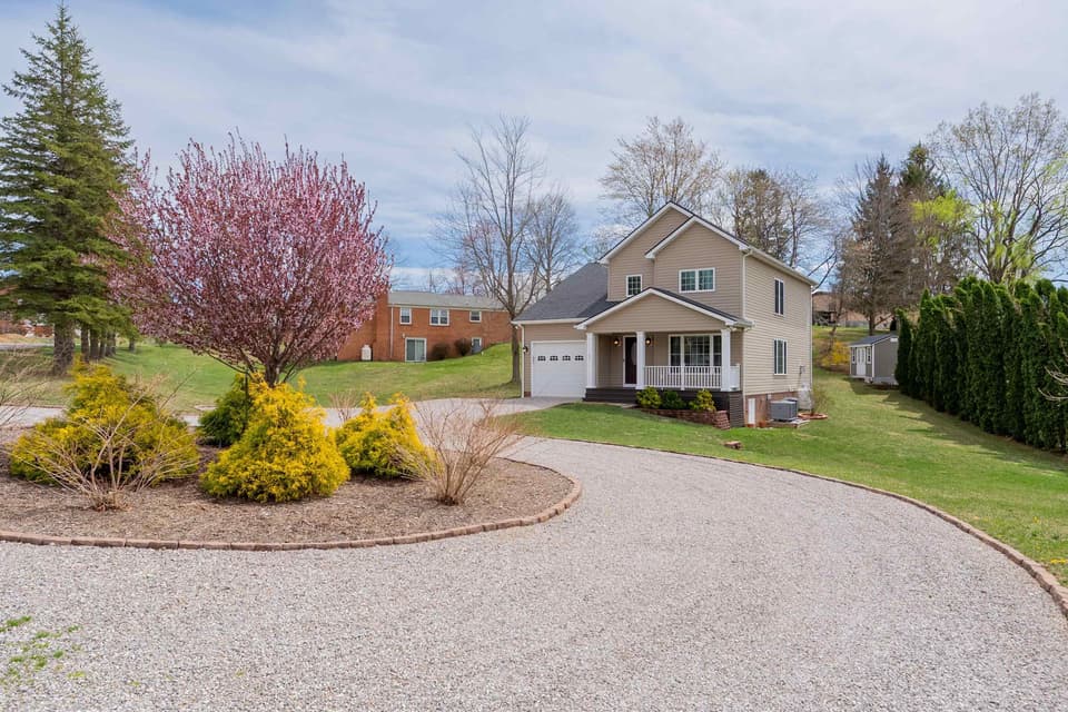35 Meadow Drive, photo 2 of 40