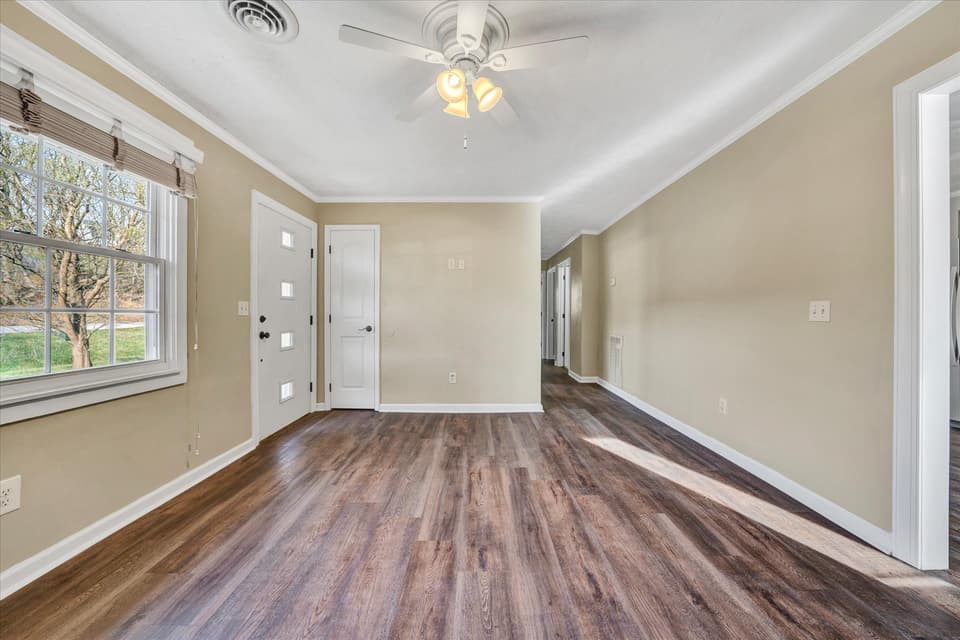 460 Chrisman Street, photo 2 of 25