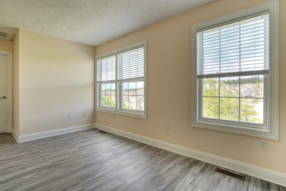 1025 Oaktree Boulevard, photo 9 of 33