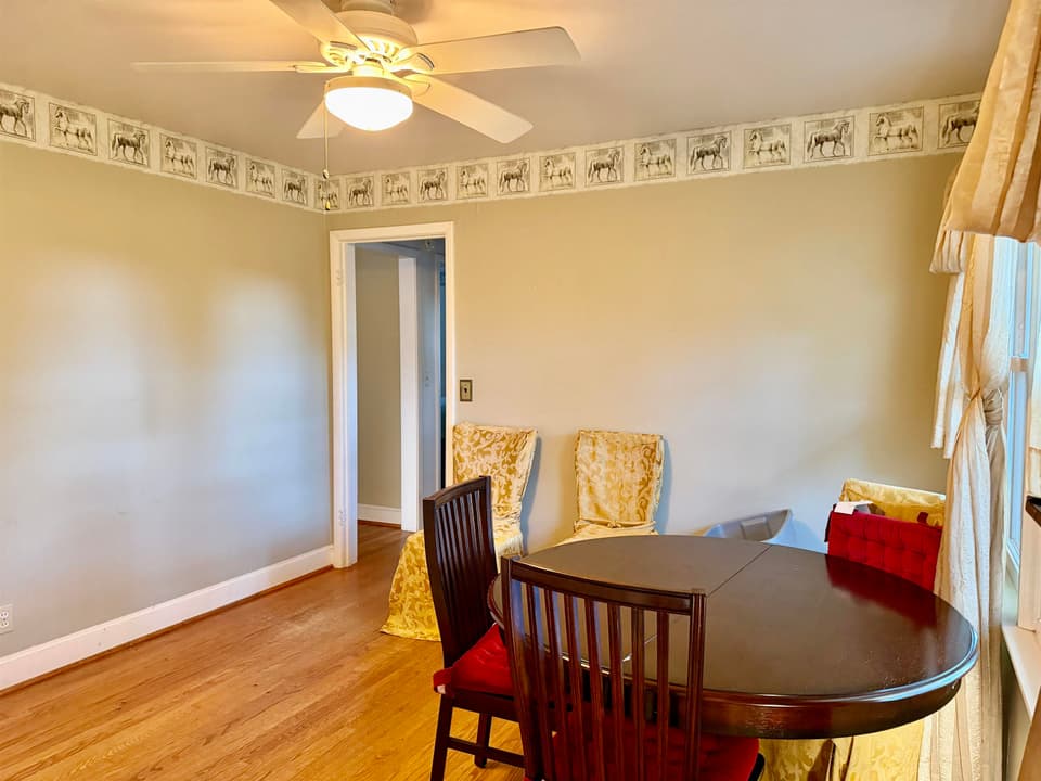 680 Mountainview Drive, photo 4 of 24