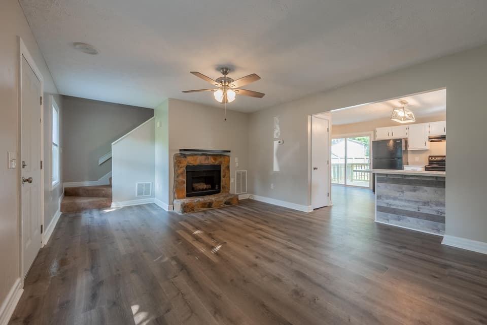 375 Warren Street, photo 3 of 40