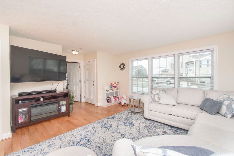 190 Robin Hood Drive, photo 13 of 40