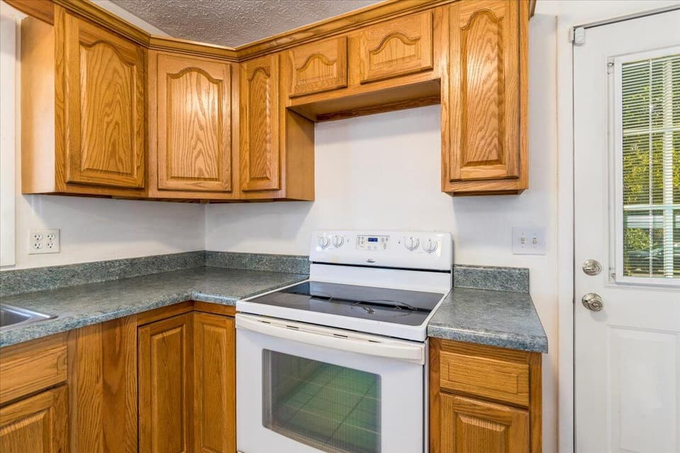 4320 Cumberland Dr SE, photo 13 of 40