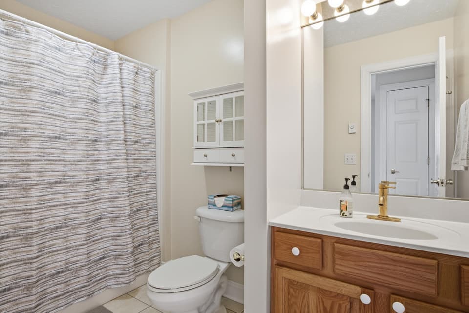 565 Oaktree Boulevard, photo 23 of 31