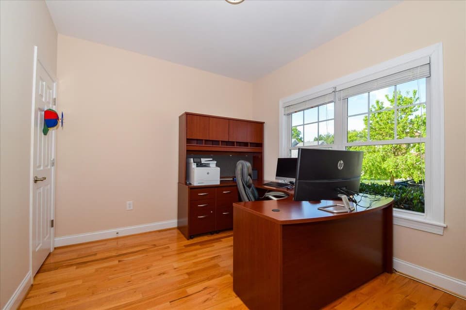 300 Roudabush Dr NW, photo 2 of 38