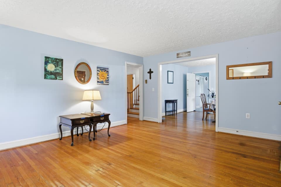 705 W Main Street, photo 9 of 40